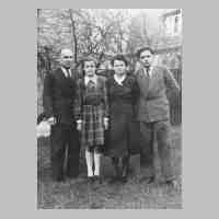 092-1033 Die Familie Fritz Krups im Jahre 1949 nach all den Wirren der Jahre 1945-46 wieder gluecklich vereint.JPG